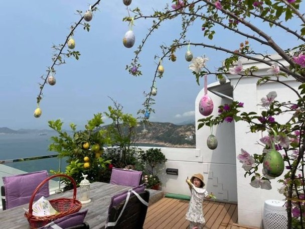 陈少霞晒与老公度假照,陈少霞抱女儿照片