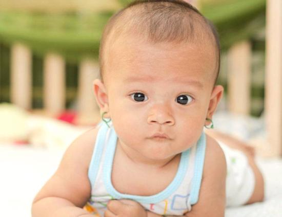 宝宝声音沙哑了要不要吃药,宝宝声音沙哑精神不好