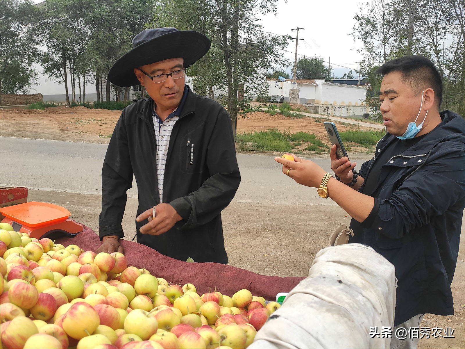 路边的水果摊可信吗,路边上的水果摊
