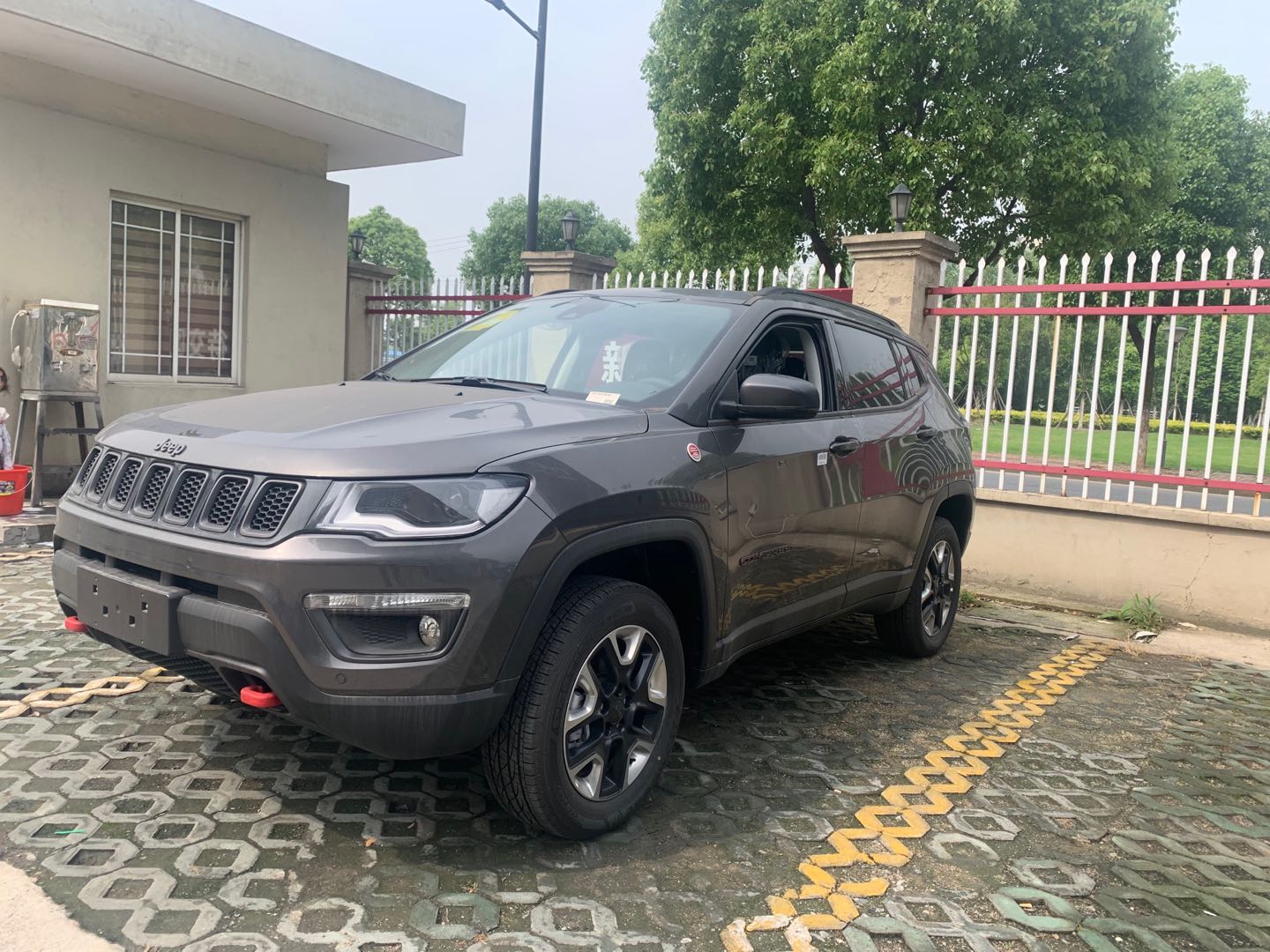 jeep指南者顶配2021,jeep指南者高性能版绕桩测试