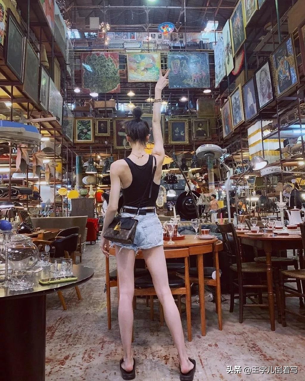 女生怎么摆pose怎么拍照好看,小女孩拍照如何摆pose戴帽子