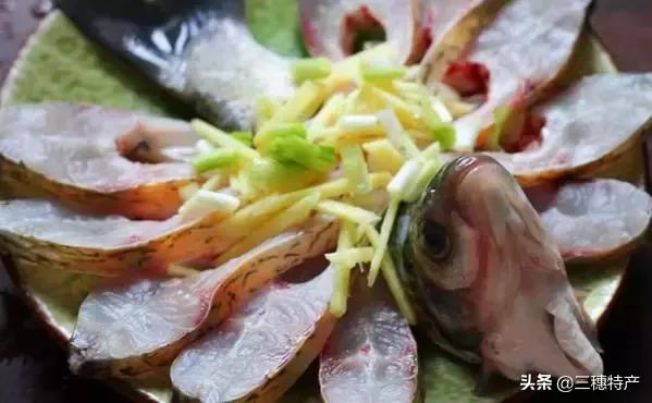 剁椒孔雀鱼的做法,剁椒孔雀开屏清蒸鱼