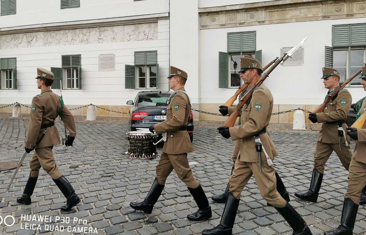 匈牙利的首都,当年陈强曾到此,两个儿子取名“布达”“佩斯”