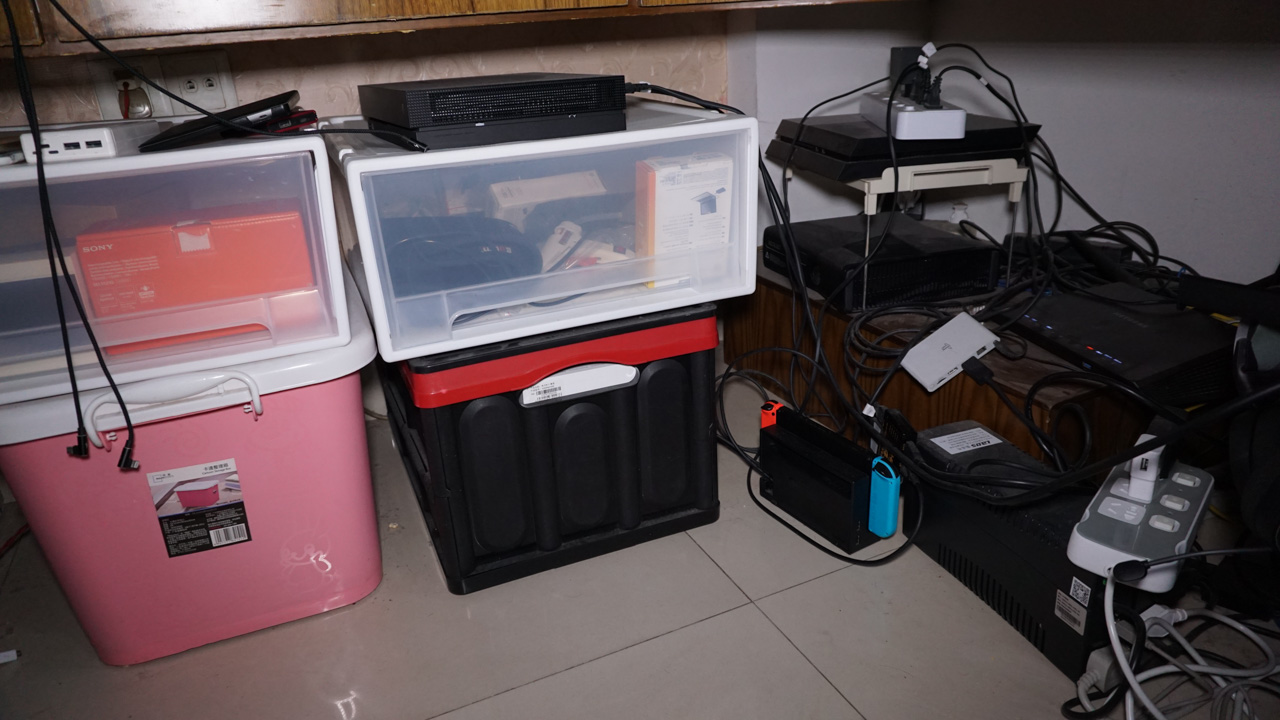 五年时间改造的5层电脑桌面，将空间利用到极致