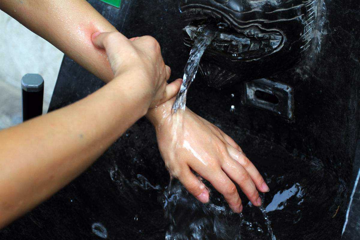 孩子洁癖的危害有多大,孩子有严重的洁癖