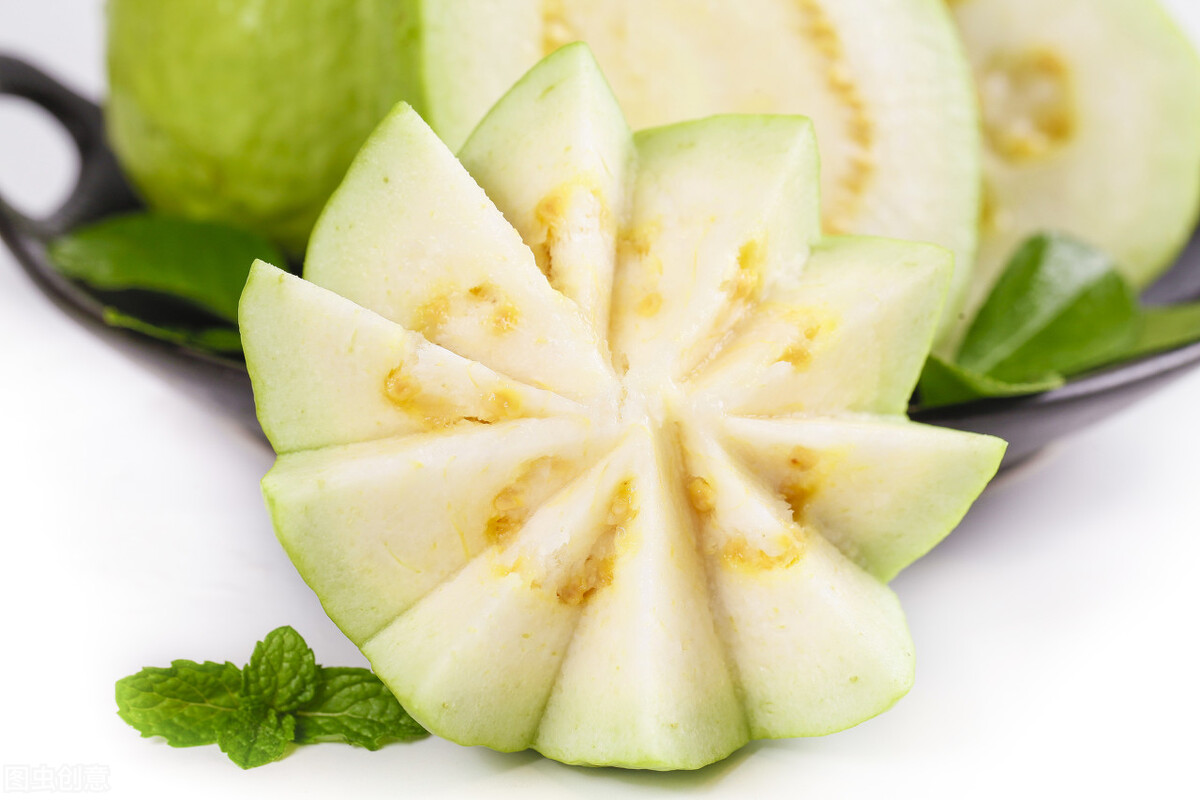 芭乐水果的特点有哪些呢,芭乐的味道和哪种水果味道接近