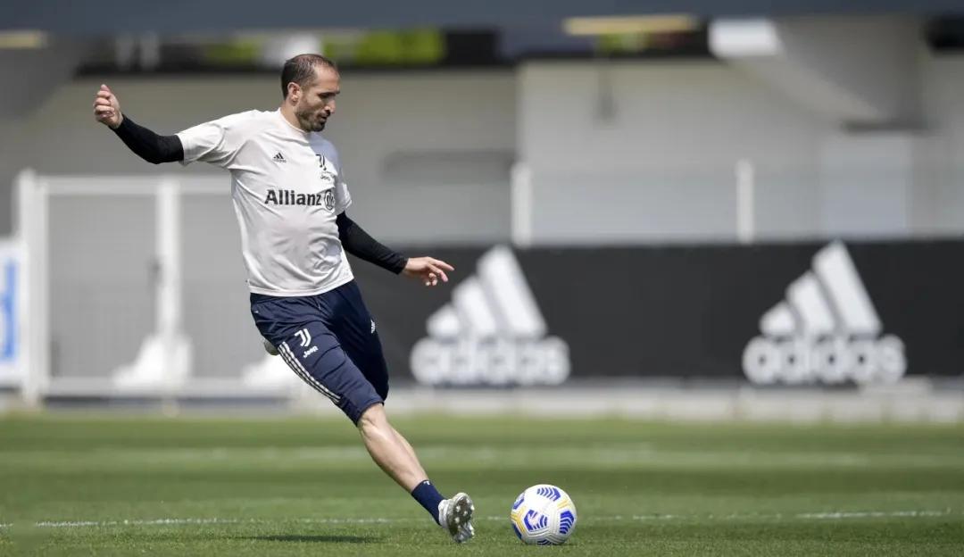 尤文新球衣曝光，阿涅利主席一职待定，帕拉蒂奇考虑免签米兰国门