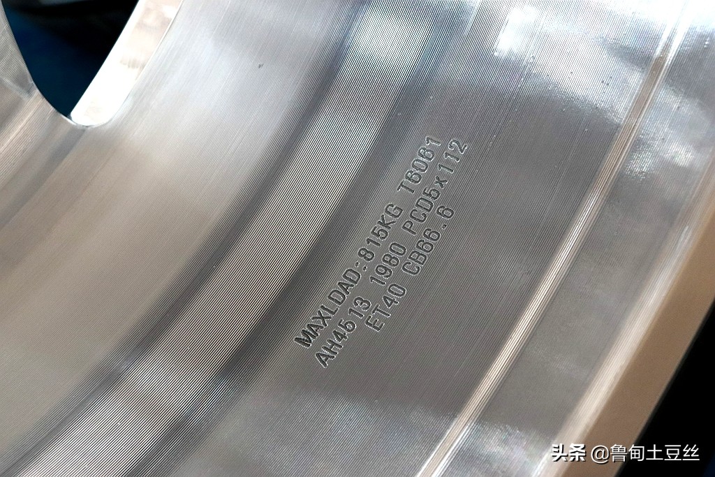 奔驰威霆轮胎升级,威霆升级轮毂案例