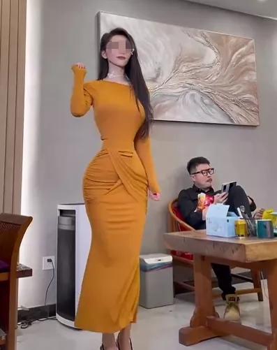 腰比郎朗妻子吉娜还细，网友：这腰臀比是真实存在的吗？