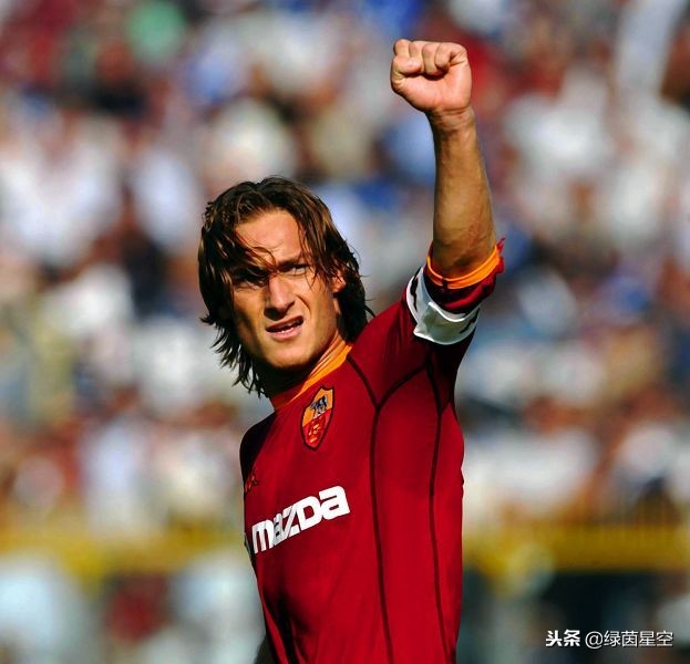 足坛上著名的9号,足球场上11号位置