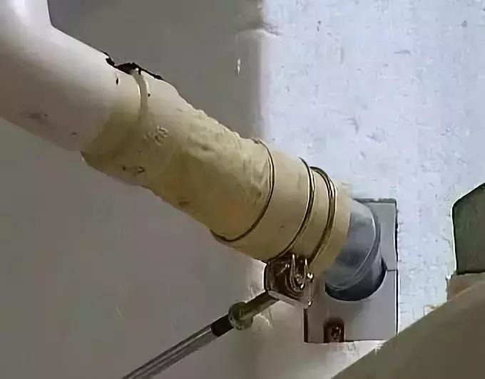 大厦中央空调冷凝水漏水解决方法,中央空调漏水要把吊顶都拆了吗