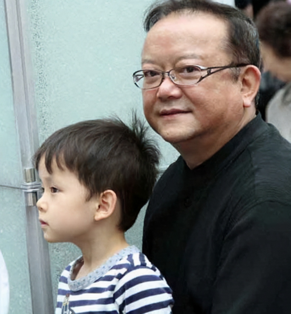 父母和孩子的代沟表现在哪些方面,父母与孩子之间的代沟表现的例子