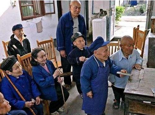 全国第一大矮人,我国唯一的矮人村