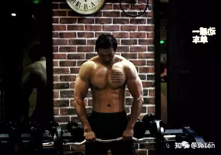 健身多久可以尝试力量举 (健身几年可以练力量举)