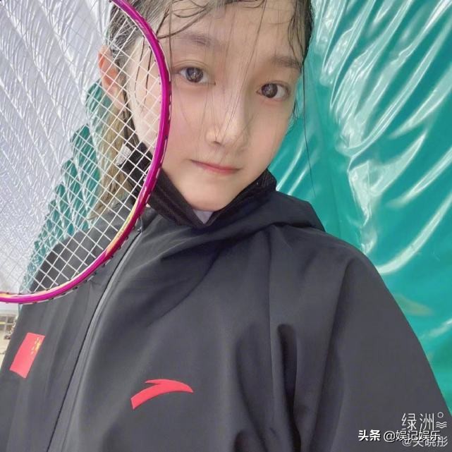 偶遇鹿晗关晓彤穿情侣装吃火锅,偶遇关晓彤和她合影