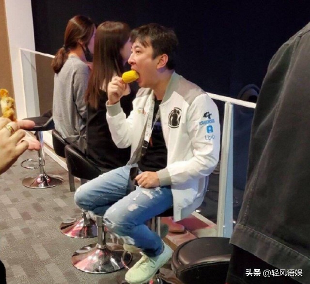 王思聪出国游玩,王思聪外国购物