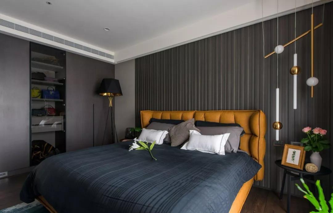 床头背景别刷大白墙,家里刮大白的半墙板床头效果图