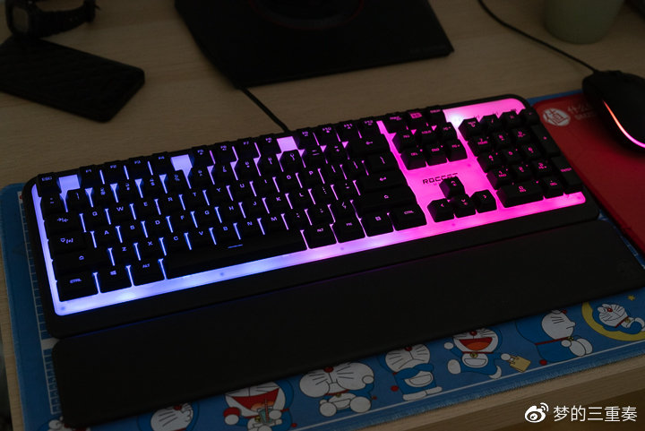 打游戏灯光炫酷的键盘,怎么才能有自己的炫酷桌面