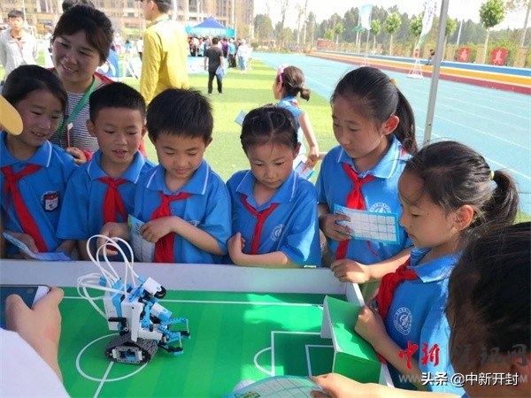 2019年河南省校园足球嘉年华观摩培训活动在二师附小西校区举行