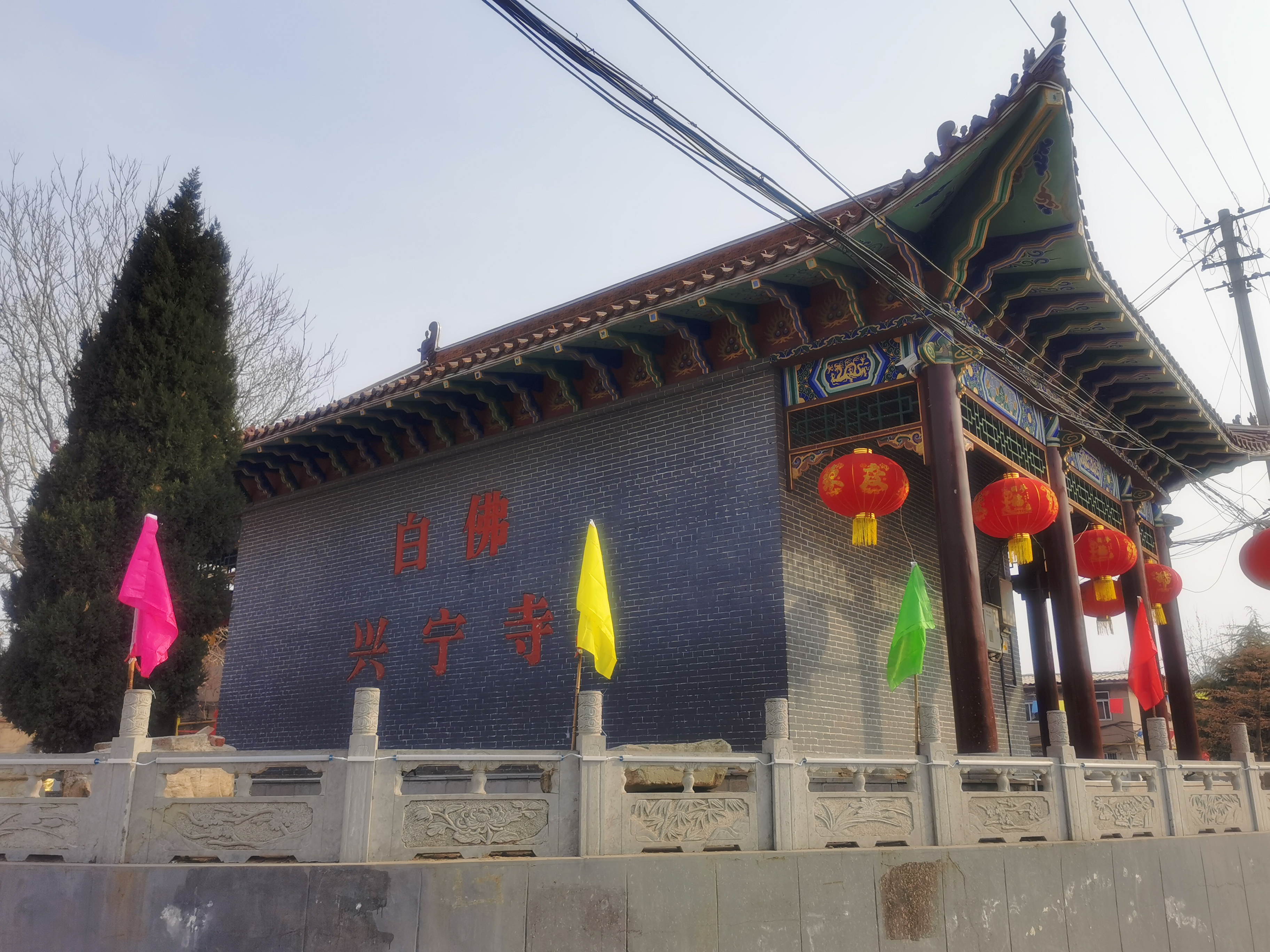 这里藏有一尊历经劫难的玉佛，1400年庇佑村民，村庄因佛得名