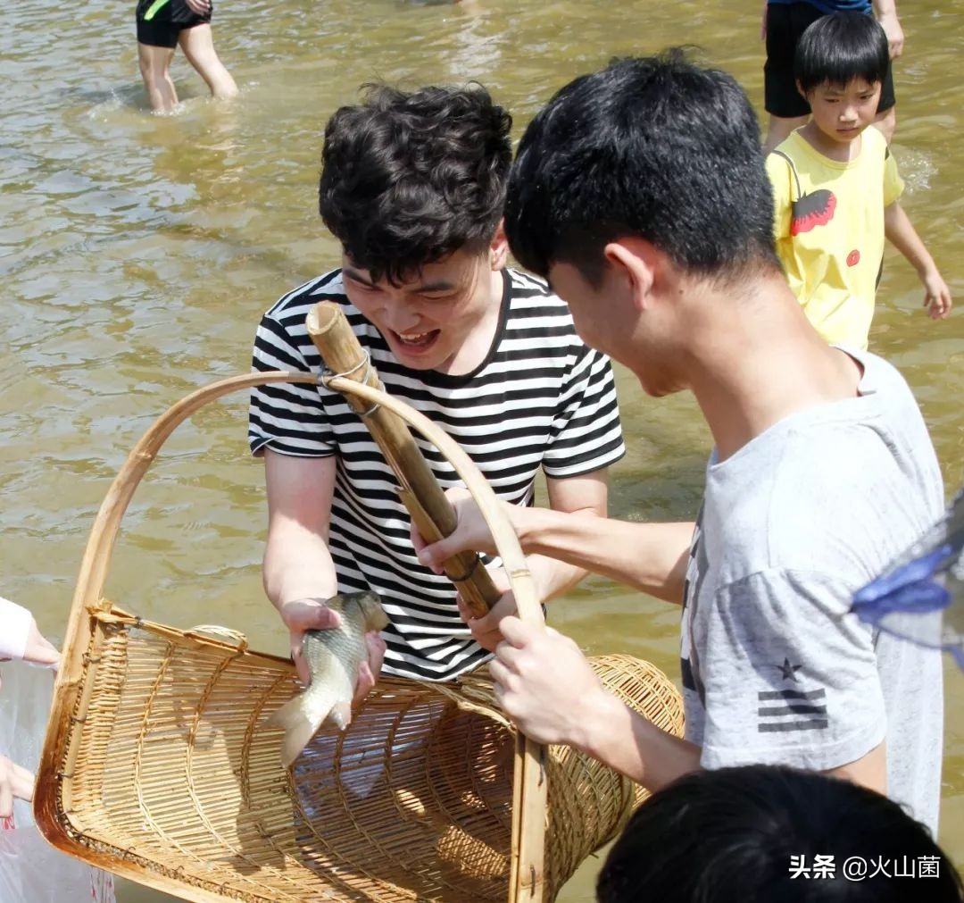 逃离高温“熔炉”，南方的夏天就该玩雪