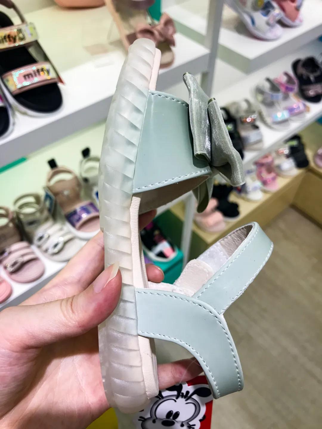 儿童哪一款凉鞋最好,哪个牌子的儿童凉鞋好穿推荐