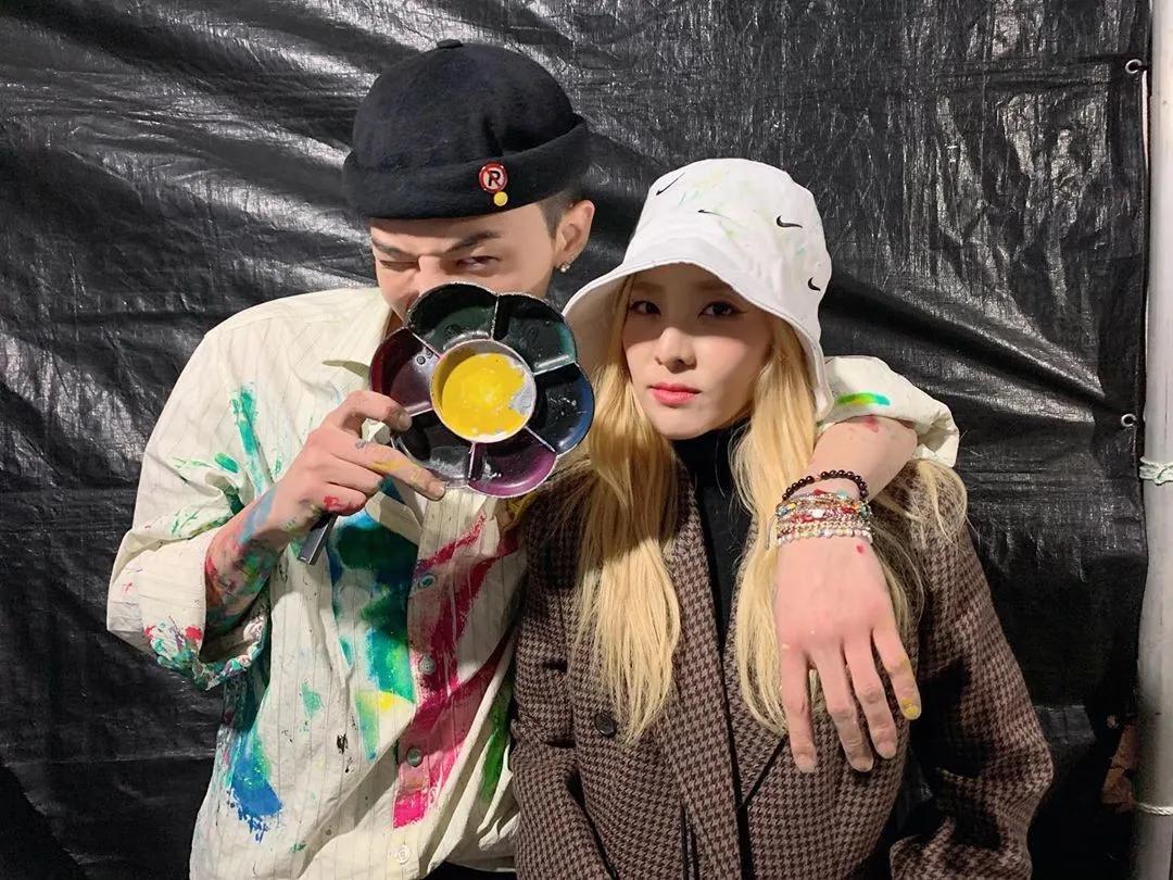 易烊千玺买权志龙同款鞋,易烊千玺助理权志龙鞋