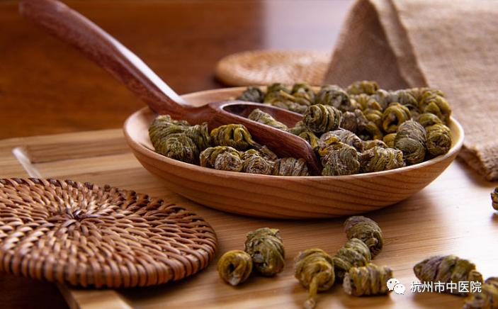 「周末食疗」快点开,了解这颗“千年仙草”—石斛到底该怎么挑?怎么吃?