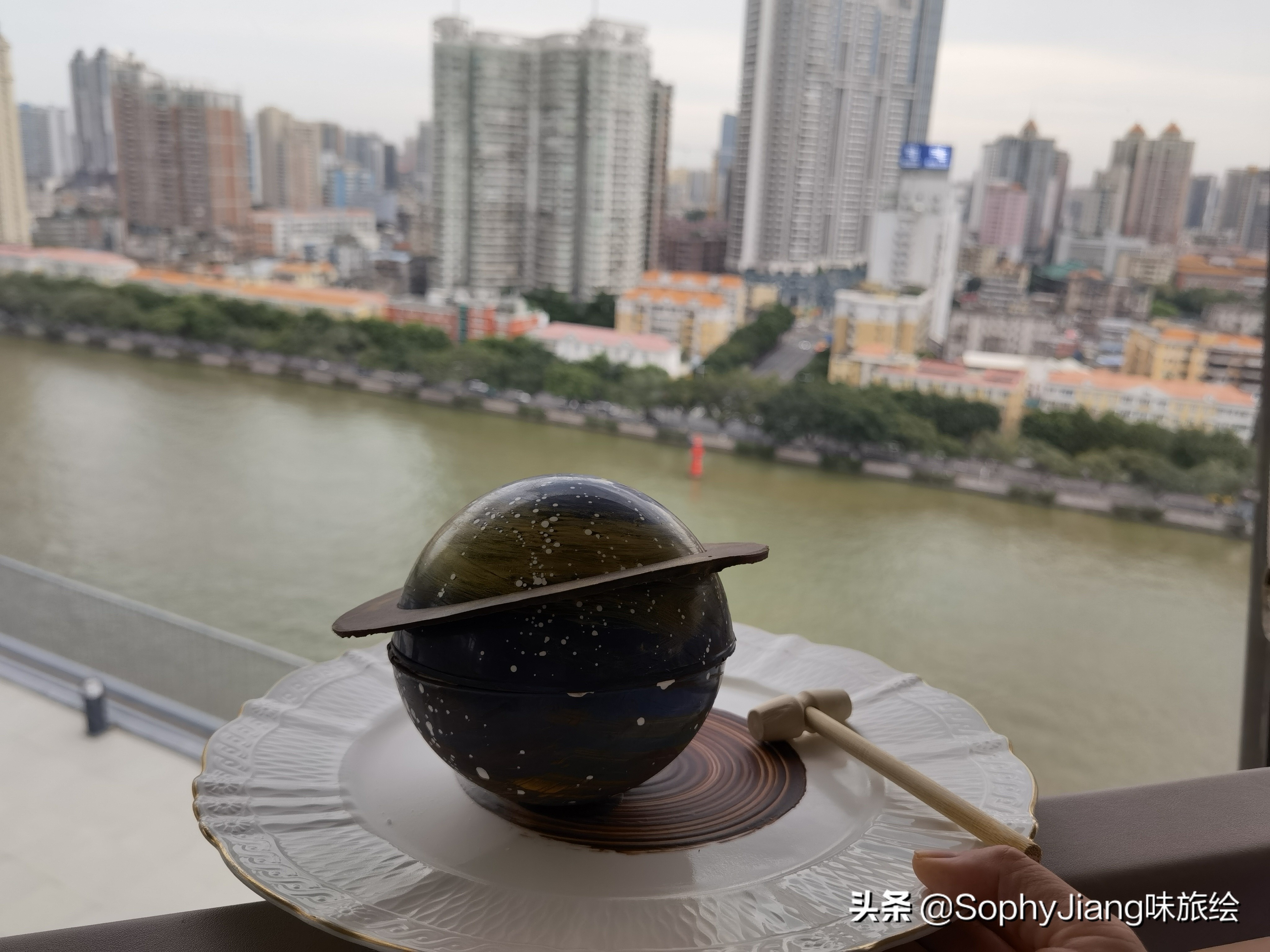 广州老牌旋转餐厅“变味”，粤菜馆改西餐厅，广式生活与情怀不再