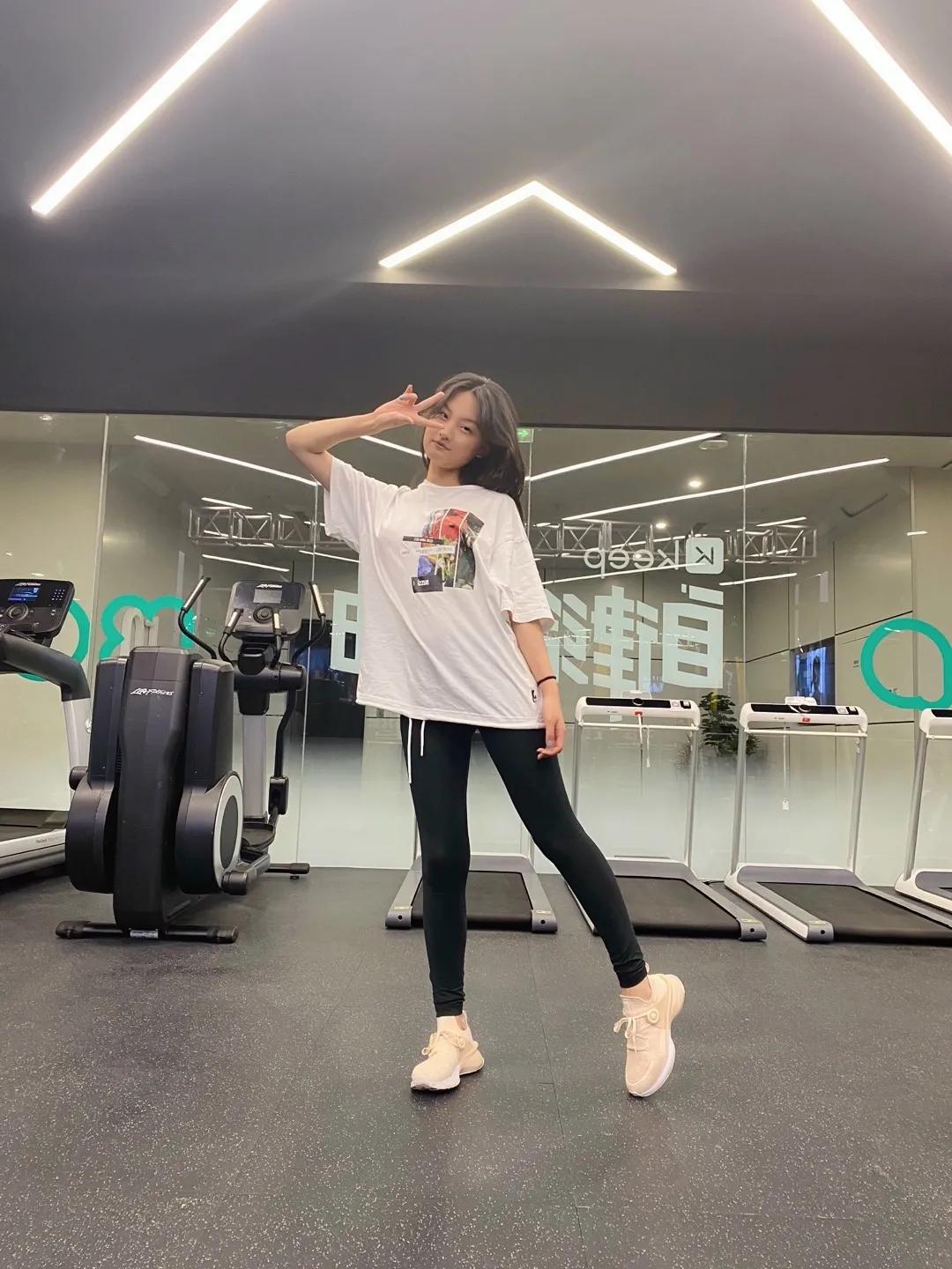 运动装怎样穿才好看呢,运动装怎么穿更时髦