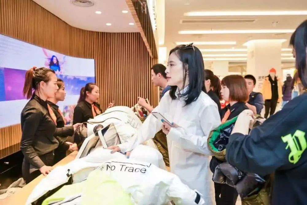 羽皇波司登的管理,蒙口羽皇对比波司登