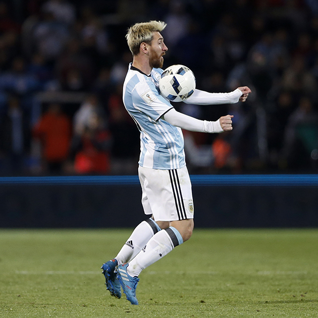 梅西巴塞罗那成名之战,足球艺术大师梅西