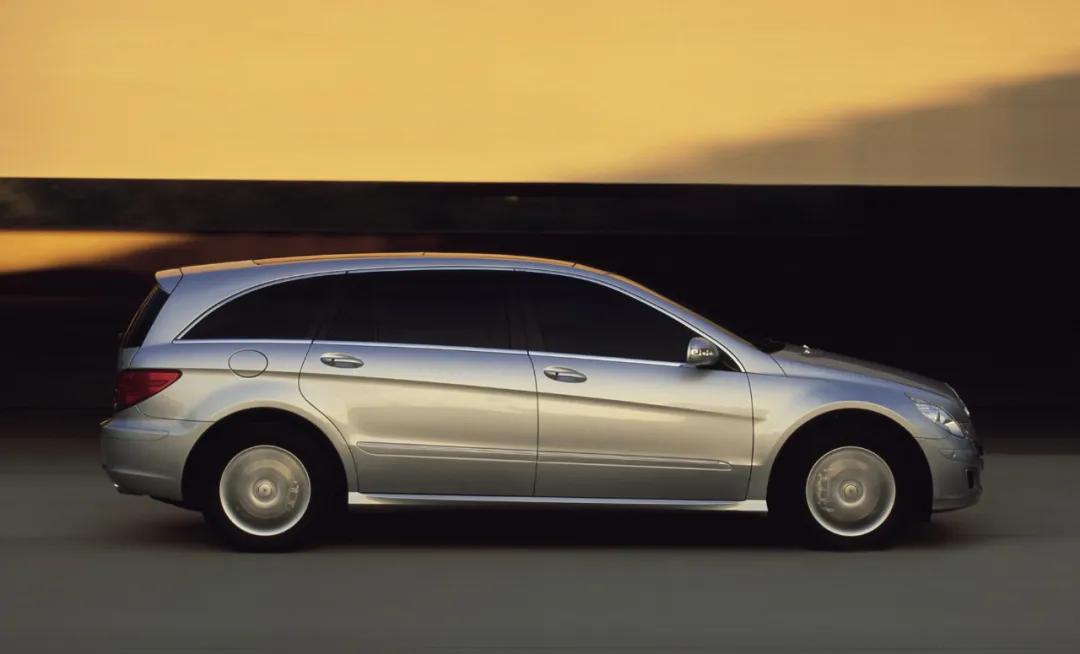 2021款奔驰R级到港！比埃尔法后排大，预计能火？