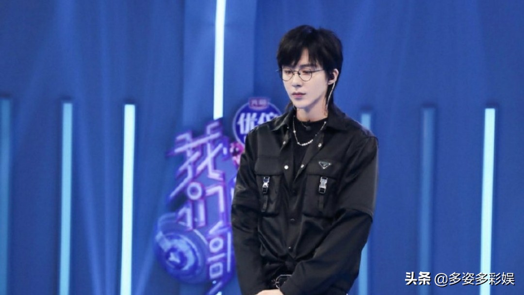 单依纯和周笔畅四个人合唱,周笔畅和单依纯唱歌现场版