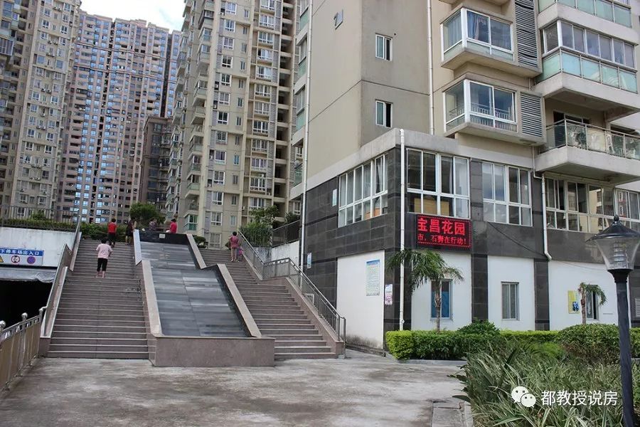 一个车位15-20万,一手车位是否可以拍卖