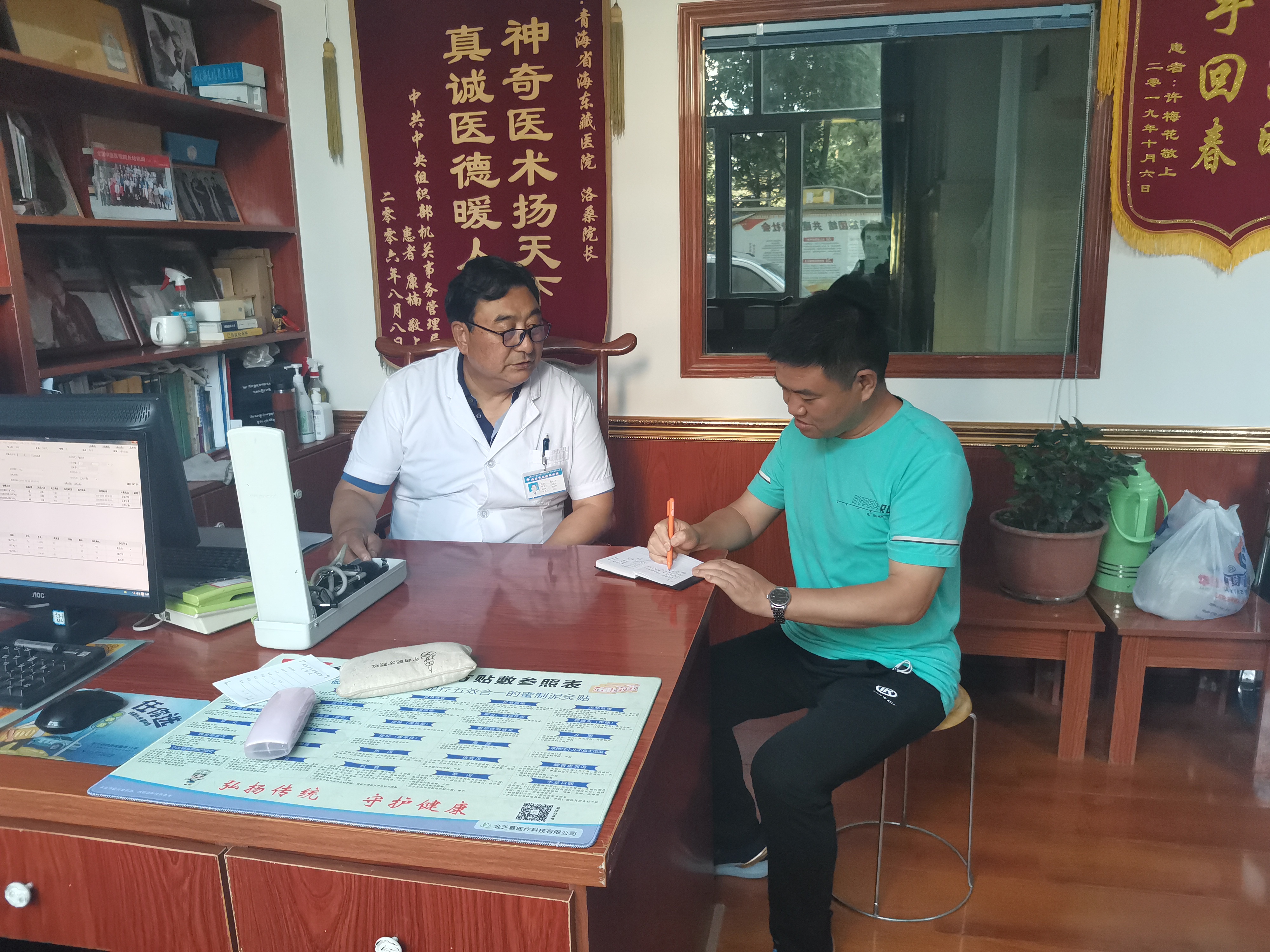 记海东藏院副院长、主任医师卓么才旦专家