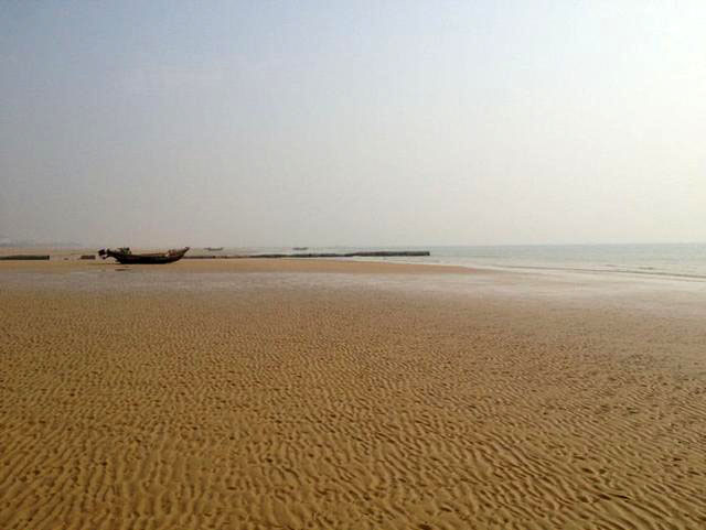 一轮骄阳升日照，二夜美梦伴海涛，三天渔家海鲜饱朋友同行欢笑多