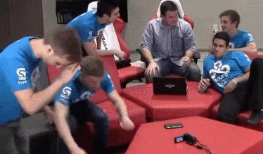 「职业哥鞭尸」彬彬有礼抬棺队，相敬如宾火葬场