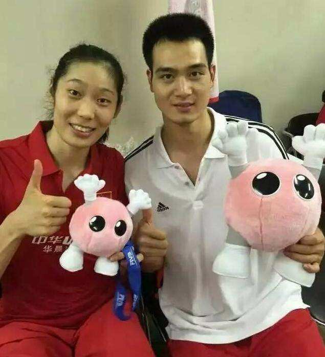 女排张常宁逗小孩视频,张常宁李童赛后花絮