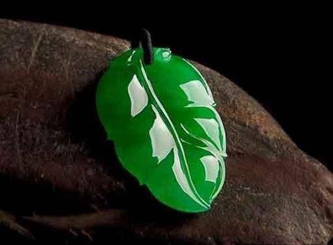 身体不好玉会越戴越黑吗,身体不好的人戴玉真的会黑吗