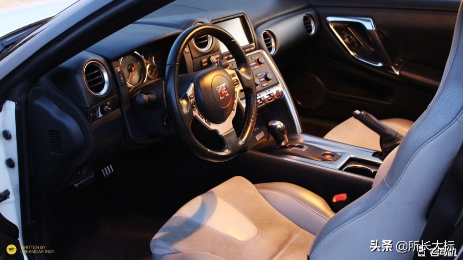 唯快是图，无数男孩梦想中的“战神”GTR轻体验