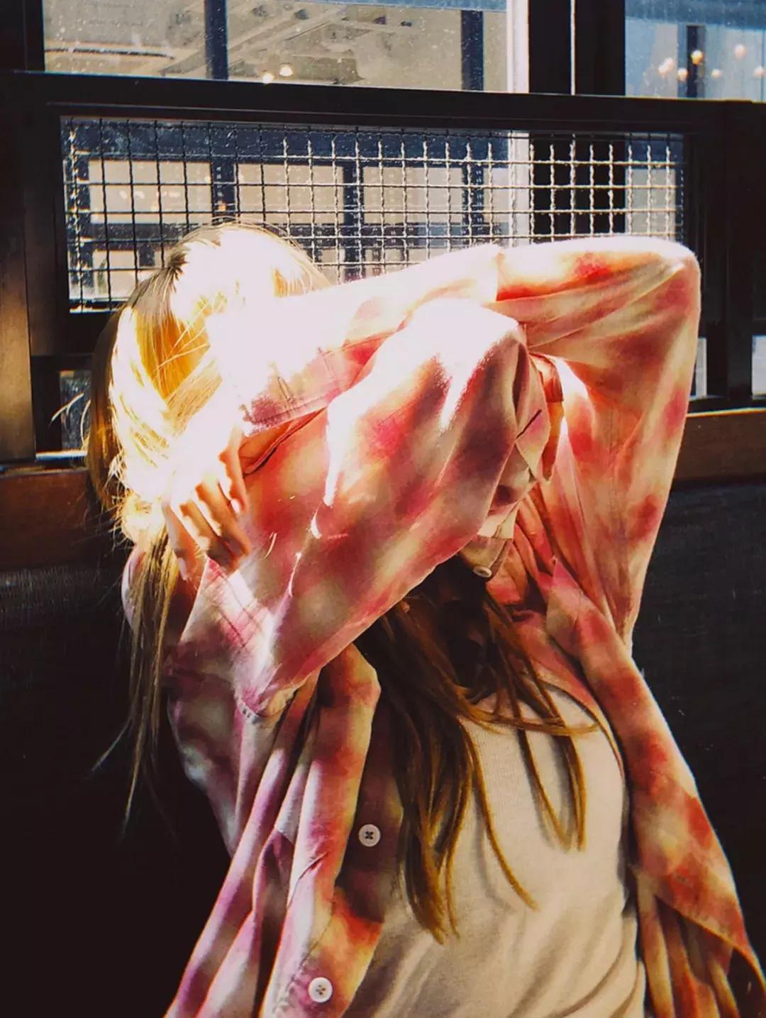 最火的拍照姿势模板,最全创意拍照法