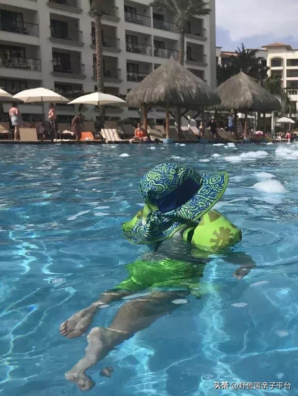 儿童玩水玩沙的正确方法,带小孩去沙滩游泳小技巧