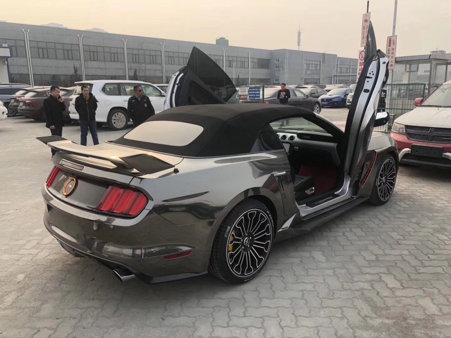 福特野马敞篷版2.3t平行进口,2023款福特野马硬顶敞篷版