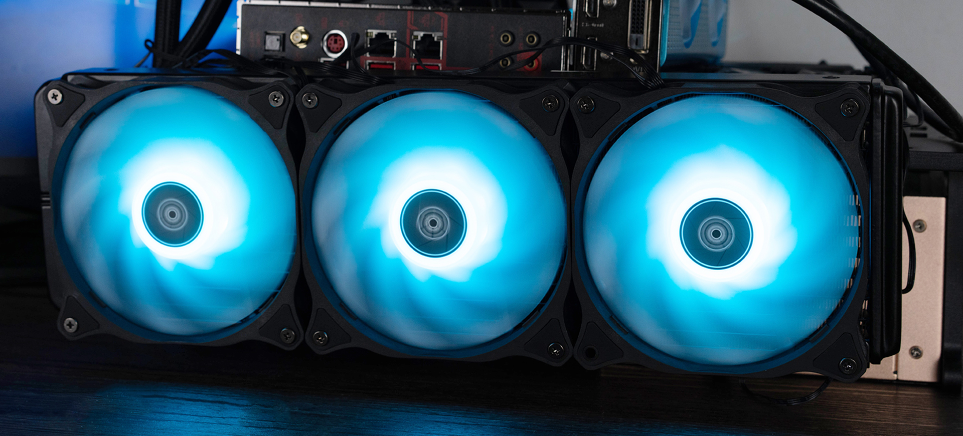 银欣360水冷散热器,压制12代处理器的水冷