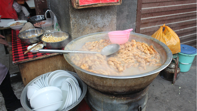 西安打卡回民街,来西安第一件事打卡回民街