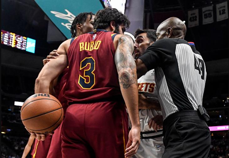 罚球10中10！当事人谈联盟新规，巴萨皇马之争在NBA上演