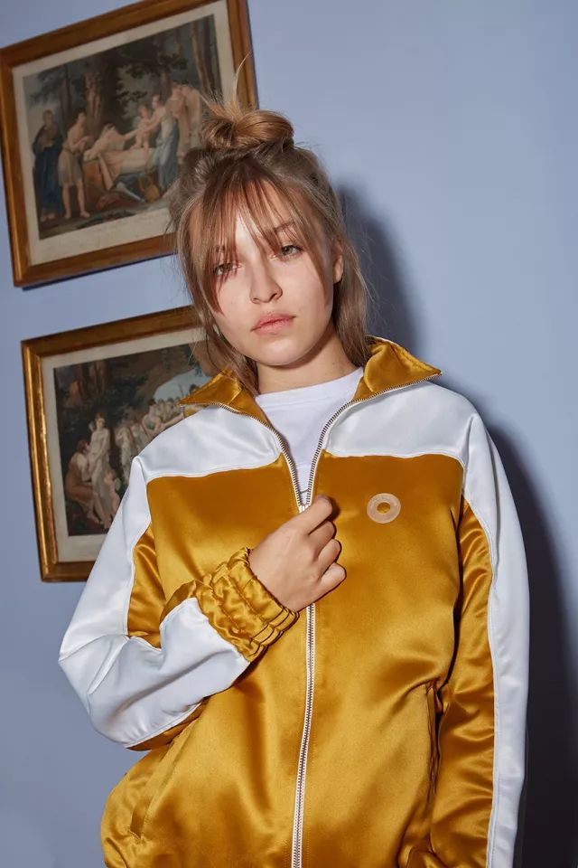 supreme联名日系闪电潮牌,潮牌supreme哪些是真的