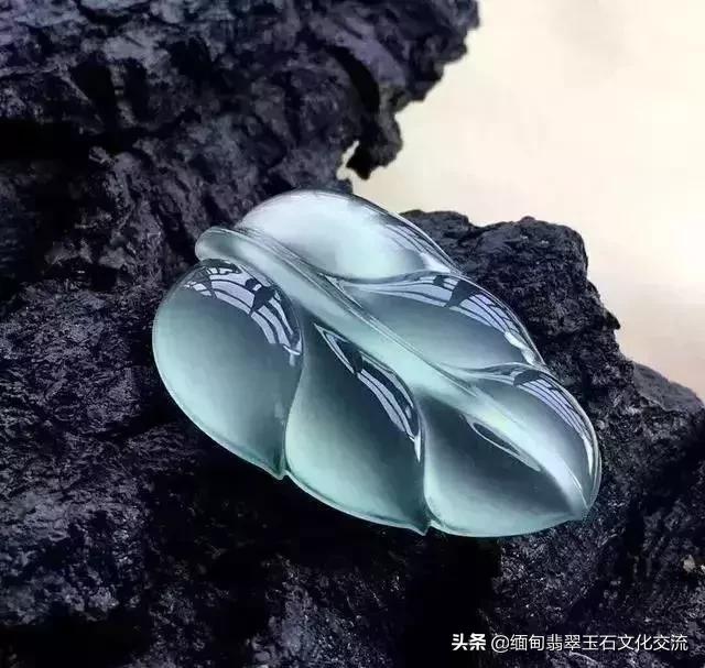 翡翠最简单的保养方法是用水泡吗,翡翠保养方法分享如何保养翡翠