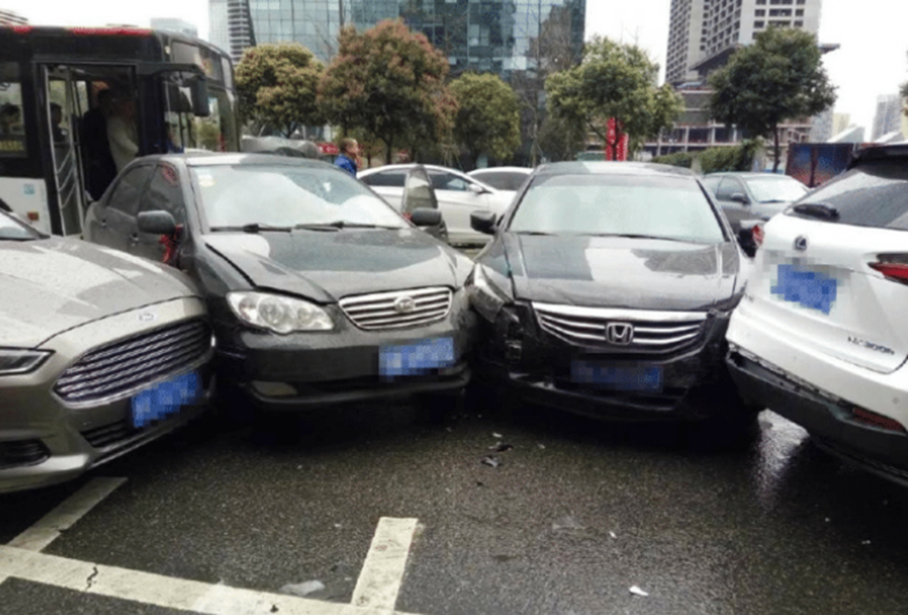 撞了车赔不起怎么处理,撞了千万豪车赔不起怎么办